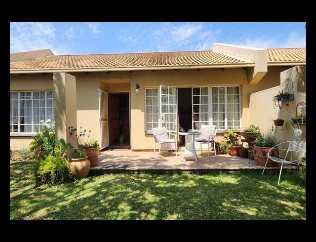 1 BEDROOM TOWNHOUSE FOR SALE IN GLENVISTA